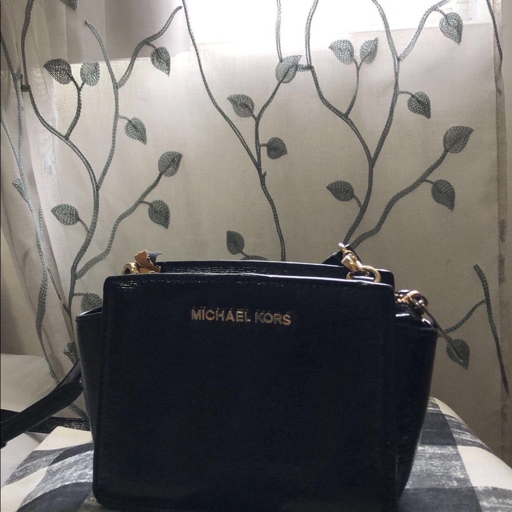 Michael kors mini selma patent leather crossbody